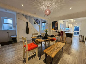 MAGICAL HARRY POTTER HOME IN WATFORD with FREE off-street PARKING